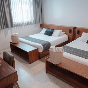 Habitación Pequeña con 2 Camas Individuales